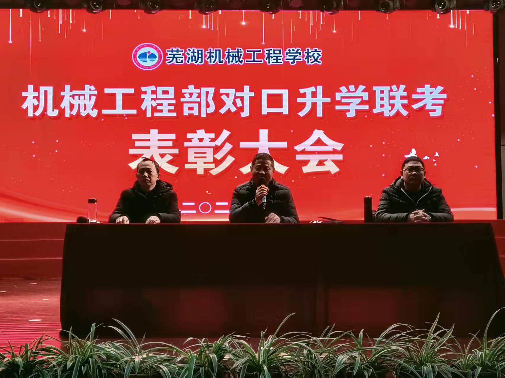 835d9838269f419c4a941b3b0784a34.jpg 835d9838269f419c4a941b3b0784a34.jpg