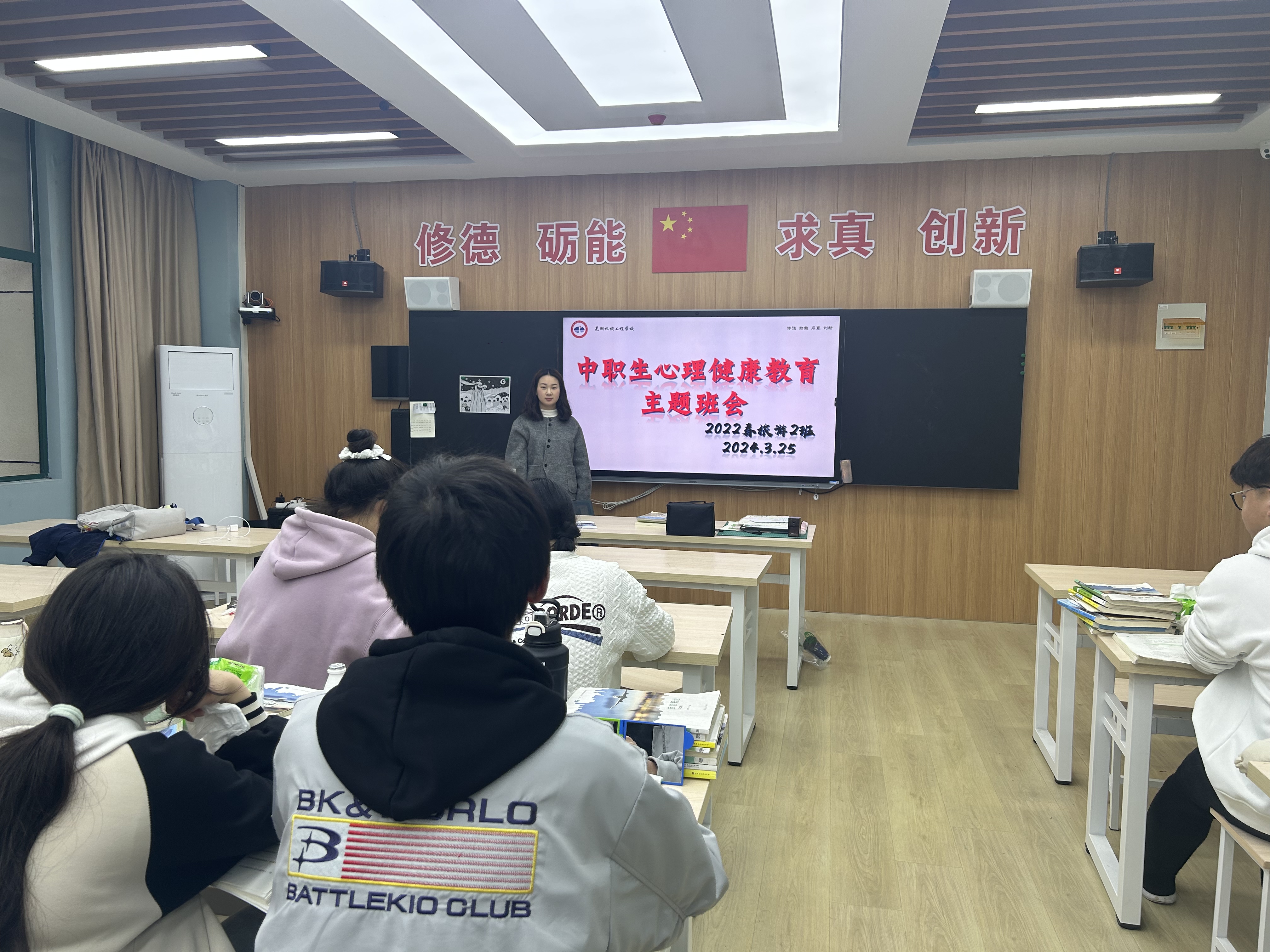 鲁玉霞.jpg 鲁玉霞.jpg