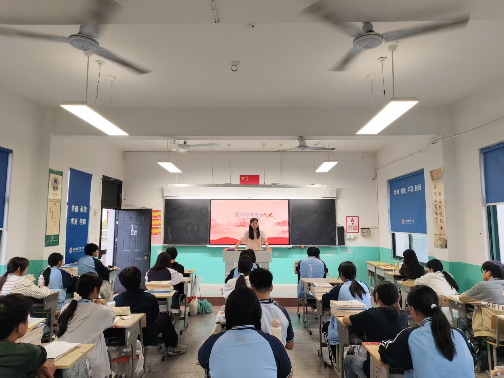 梁娟.jpg