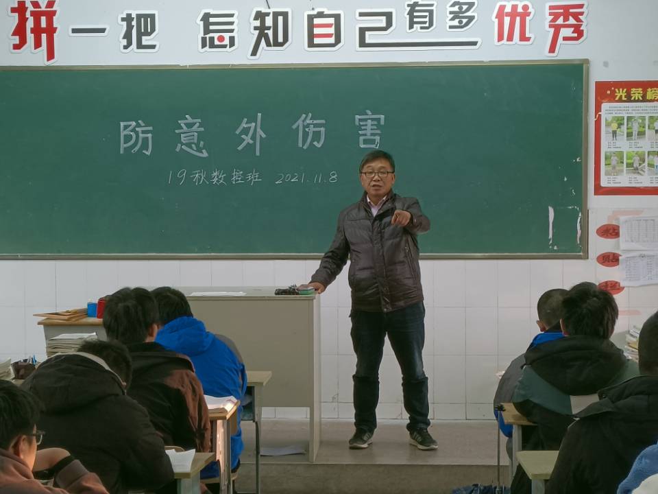 严子春.jpg 严子春.jpg