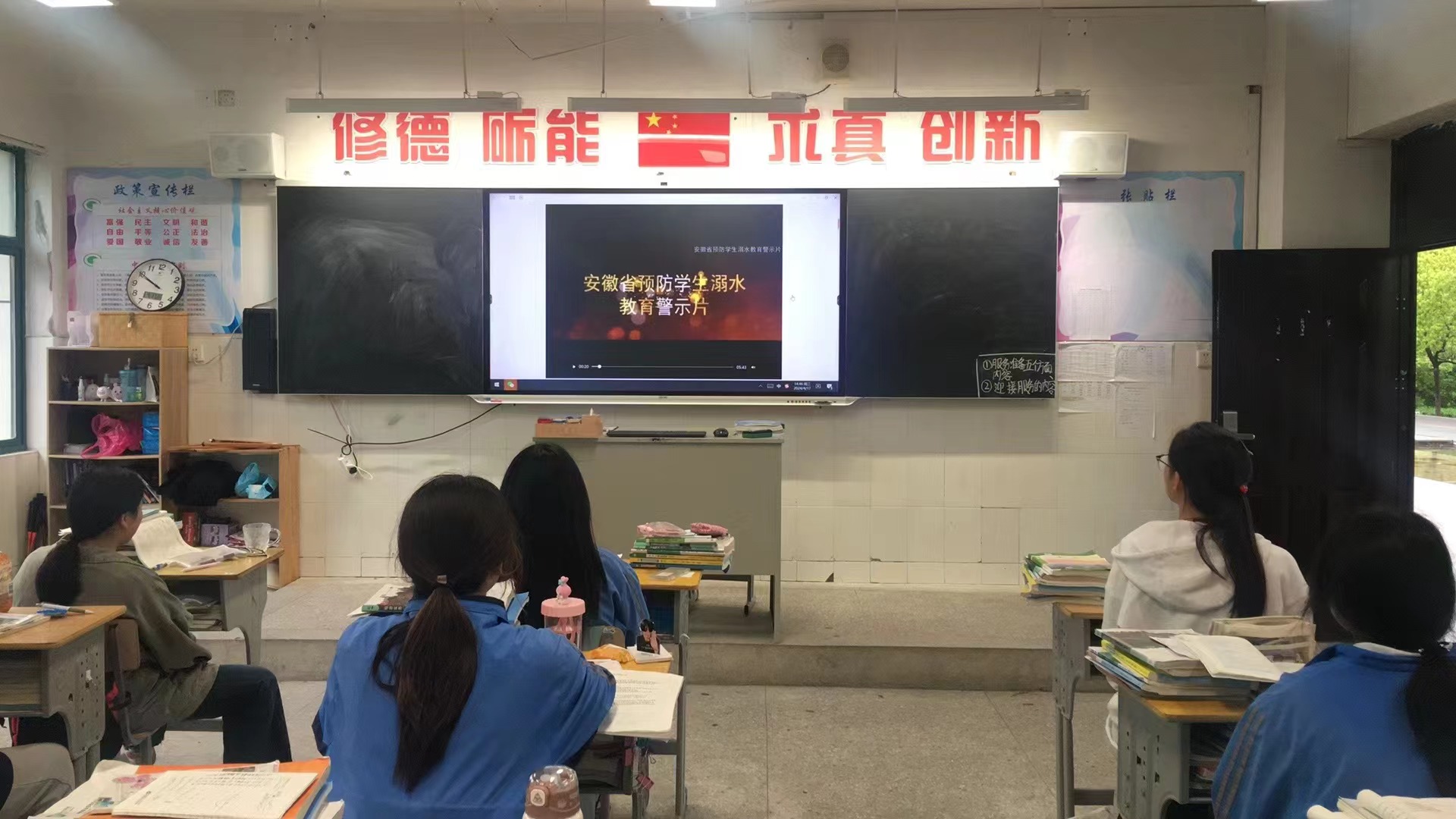 鲁玉霞.jpg 鲁玉霞.jpg