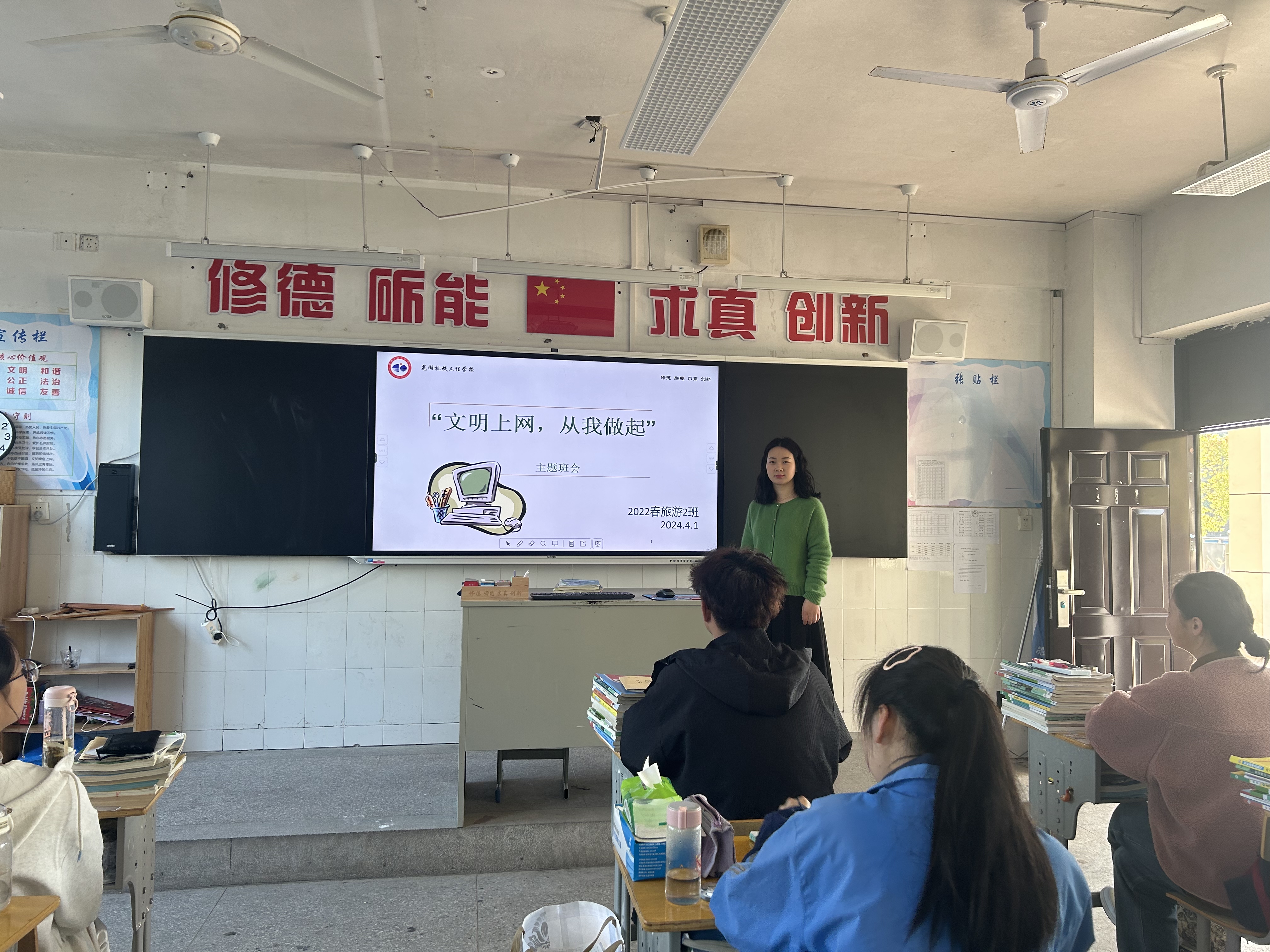 鲁玉霞.jpg 鲁玉霞.jpg